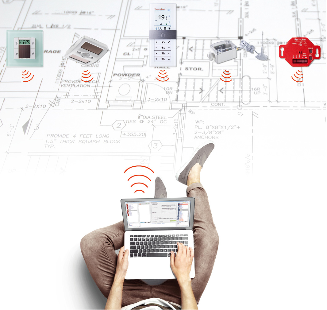 Mann mit Laptop unf EasySens Geräten